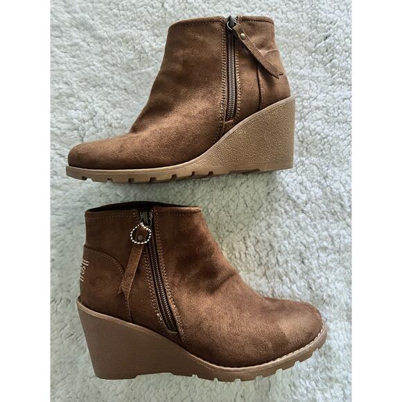 Women’s Bob's from skechers memory foam brown leather booties -size  6 - H2 - Picture 1 of 16